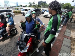 Cegah Virus Corona, Ojol Imbau Penumpang Bawa Helm Sendiri