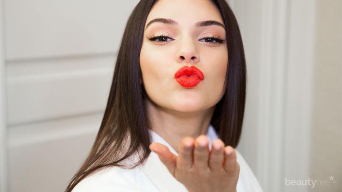 Ladies, Kamu Wajib Tahu Warna-warna Lipstik Ini Bisa Bikin Kulit Kamu Menjadi Kusam Lho! Ladies, Kamu Wajib Tahu Warna-warna Lipstik Ini Bisa Bikin Kulit Kamu Menjadi Kusam Lho!