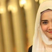 Cara Memakai Hijab ala Zaskia Sungkar