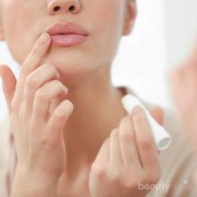 Cara Menghilangkan Bibir Hitam dengan Bahan Alami yang Ada di Rumah