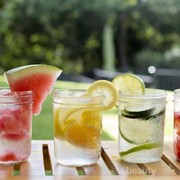 5 Buah dan Manfaatnya untuk Infused Water