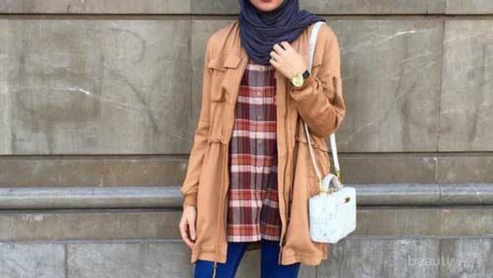 Kalo lagi pake kemeja kotak-kotak enaknya pake hijab motif apa ya?