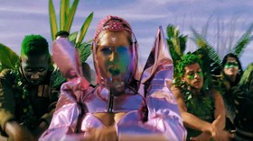 Penantian Cinta Lady Gaga dalam Lagu Stupid Love