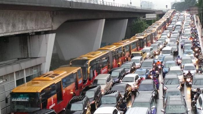 [FORUM] Kalau kena macet di jalan, sholatnya boleh qadha gak?