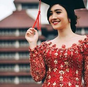 [FORUM] Trend kebaya wisuda yang semewah kebaya lamaran, menurut kamu gimana?