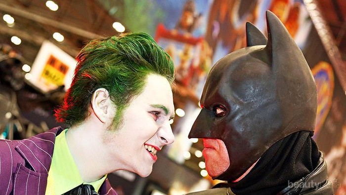 Parade Kostum Seru dalam Event MCM London Comic Con