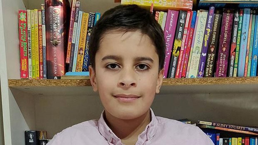 Seorang bocah asal Inggris berusia 11 tahun, Aryan Kheterpal menjadi sensasi karena skor IQ-nya yang gokil.
