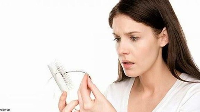 4 Penyebab Rambut Rontok yang Wajib Dihindari