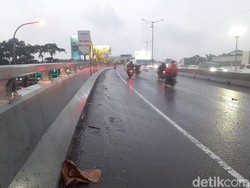 Sempat Tergenang, Flyover Pasupati Bandung Lancar Dilintasi