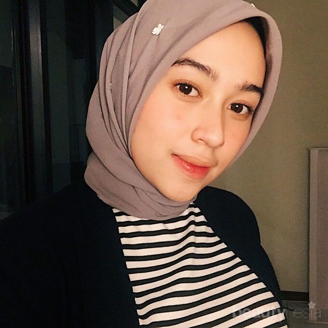 Begini Trik dan Cara Memakai Hijab Segi Empat Supaya Rapi Saat Diikat ...