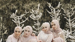 5 Model Kebaya Muslim untuk Bridesmaid Ini Lagi Banyak Jadi Pilihan Selebgram