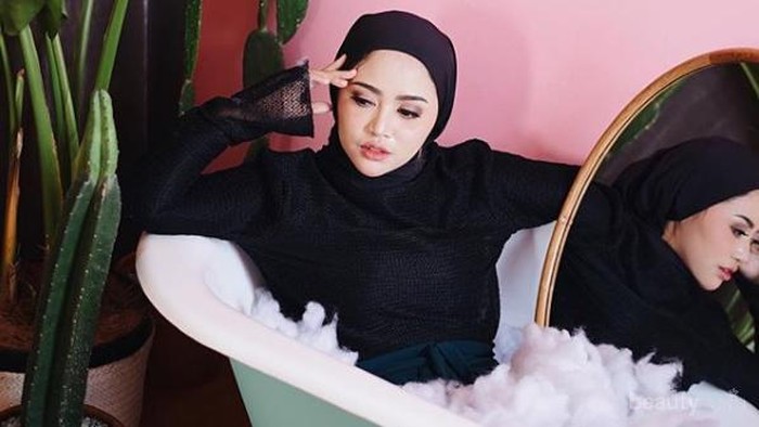 [FORUM] Rachel Vennya Kayanya Pengen Keluarin Produk Hijab Anti Air Nih