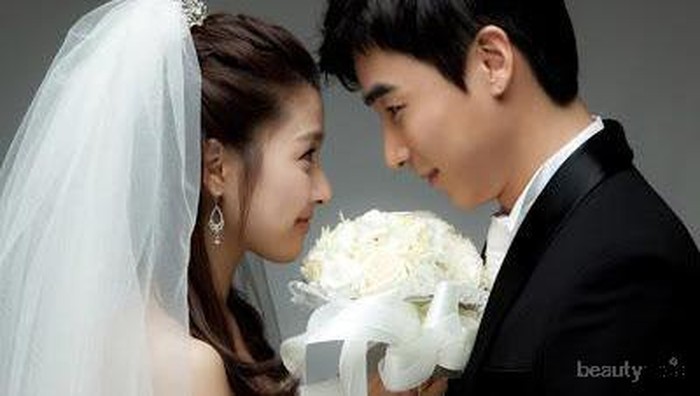 Berawal dari Cinlok, Pasangan Artis Korea Berikut Berakhir di Pelaminan