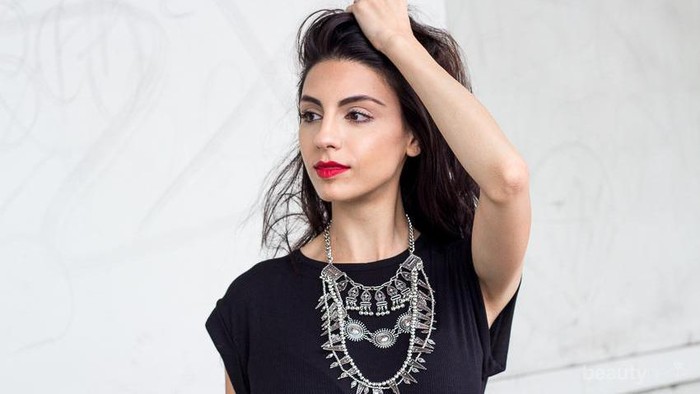 6 Cara Smart Memakai Statement Necklace