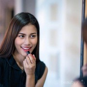 [FORUM] Sering pinjam-pinjaman lipstik sama temen tuh gak apa-apa ya?