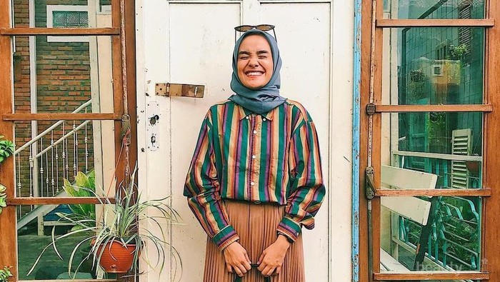 Baju Kemeja yang Paling Sering Dipakai Selebgram, Sophisticated Banget!