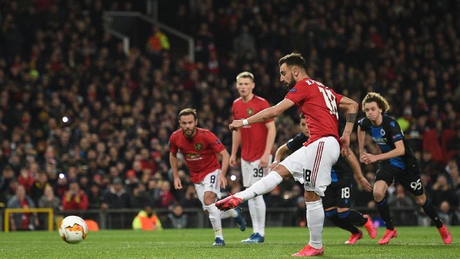 Dengan 15 penalti dari 43 laga di berbagai ajang musim ini, MU menjadi klub Inggris yang paling sering mendapat tendangan 12 pas.