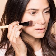 [FORUM] Lebih nyaman mengaplikasikan foundation pakai tangan atau aplikator?