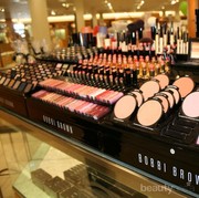 [FORUM] Jangan Sering-sering Cobain Make-Up di Counter, Bahaya