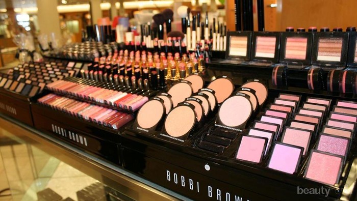 [FORUM] Jangan Sering-sering Cobain Make-Up di Counter, Bahaya