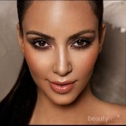 Dapatkan Wajah Bercahaya Dengan Highlighter
