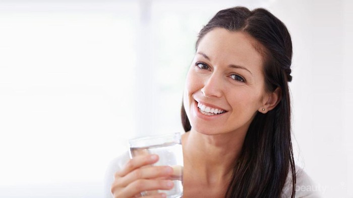 Sering Lembur & Begadang? Ini Cara Hilangkan Kantung Mata Hitam yang Ampuh!