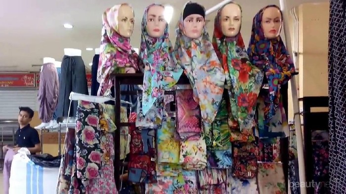 [FORUM] Lebih suka beli hijab langsung atau online?