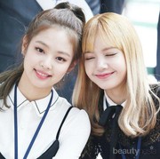 [FORUM] Antara Jennie dan Lisa Blackpink, kamu lebih suka siapa?