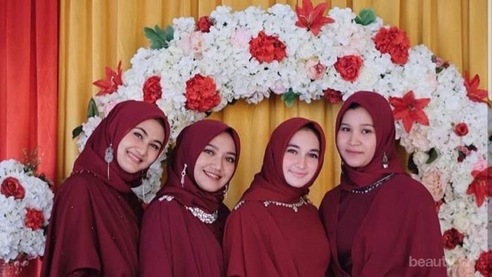 Begini Cara Pakai Outfit Warna Merah Anti Norak untuk Menghadiri Kondangan