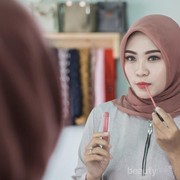 Ladies, Ini Dia Rekomendasi Lipstik Halal dan Murah untuk Kamu Para Hijabers