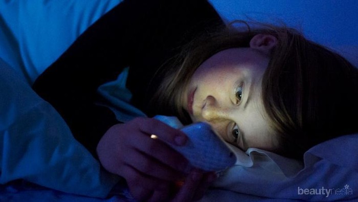 [FORUM] Takut kena radiasi setiap malam kalau tidur handphone selalu dimatikan, kalian melakukan hal yang sama?