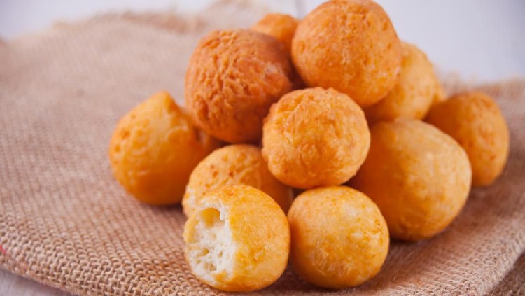 Menggoreng tahu bulat butuh trik tersendiri agar mengembang. Mau tahu resep dan cara membuatnya juga enggak nih, Bunda? Simak di sini yuk!