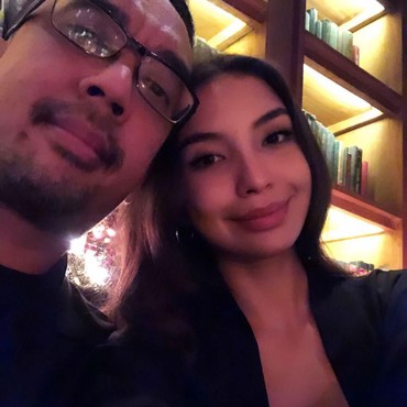 Manohara Dapat Kado Spesial dari Vokalis Seringai, Pacaran?