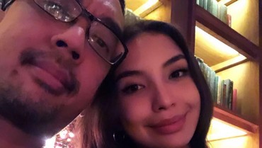 Manohara Dapat Kado Spesial dari Vokalis Seringai, Pacaran?