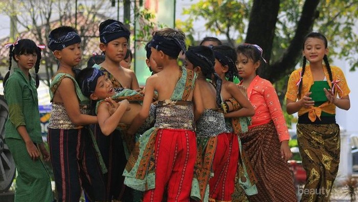 Permainan Tradisional Anak-anak di Jawa Timur - Gambar Permainan Tradisional Jawa Timur
