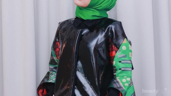 Gak Susah Kok, Begini Cara Atasi Ketombe untuk Hijabers!