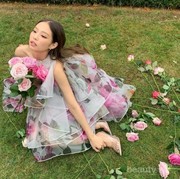 [FORUM] Busana yang dipakai Jenie di video klip 'Solo' mahal-mahal banget!