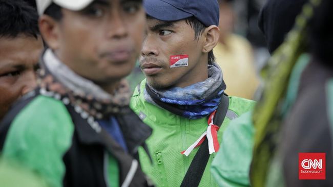 Ojol Khawatir Tak Bisa Menafkahi Keluarga kala Masa Transisi