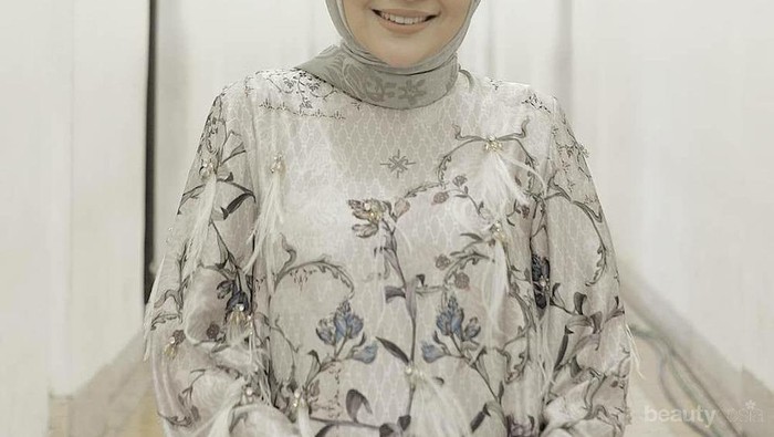 Tetap Gemas Meski Sudah Punya Anak, Hijab Style Ria Miranda Cocok Ditiru Oleh Ibu Muda