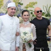 [FORUM] Dear, datang ke nikahan mantan mending sendiri atau bawa teman ya? Kebetulan aku masih single...