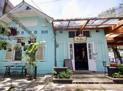 5 Tempat Makan di Bandung yang Jadi Lokasi Syuting Film Dilan