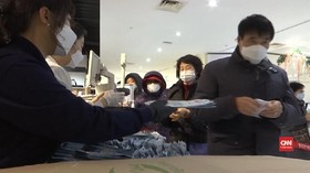 VIDEO: Warga Korsel Rela Antre Demi Lima Masker Per Orang