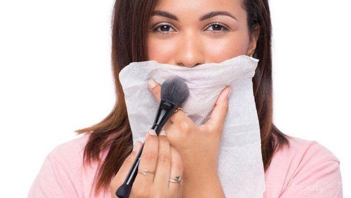 Yuk, Intip Tips Membuat Lipstik Glossy Kamu Menjadi Matte Seketika!