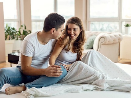 7 Tips Pasutri Capai Orgasme Maksimal, Mandi Air Hangat hingga Foreplay