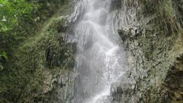 Air Terjun Sri Gethuk, Oase di Tengah Tandusnya Gunung Kidul