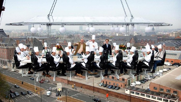 Menikmati Makan Malam Di 10 Restoran Unik