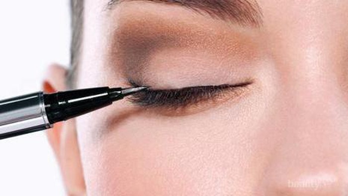 [FORUM] Lebih Merasa Susahan Mengaplikasikan Eyeliner atau Alis?