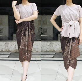 Ini Dia Tutorial Menggunakan Rok Lilit Batik yang Praktis dan Mudah