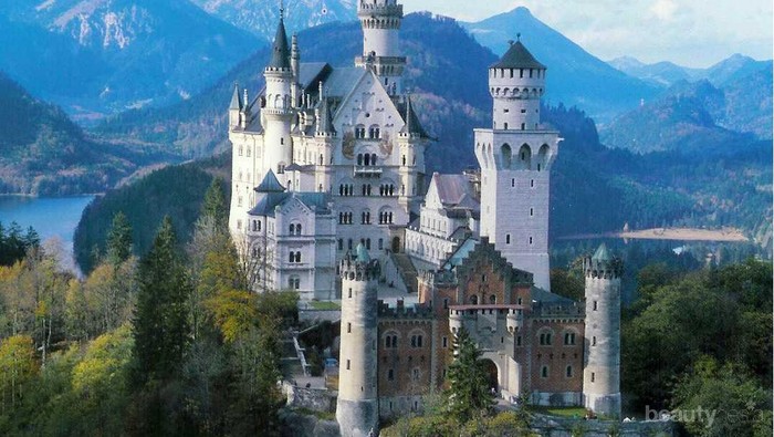 5 Istana Terbaik di Dunia yang Bisa Dikunjungi