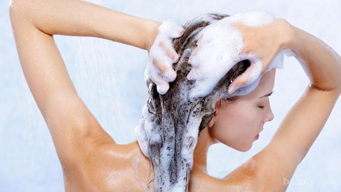 Hindari 8 Kesalahan Saat Keramas Agar Rambut Lebih Sehat
